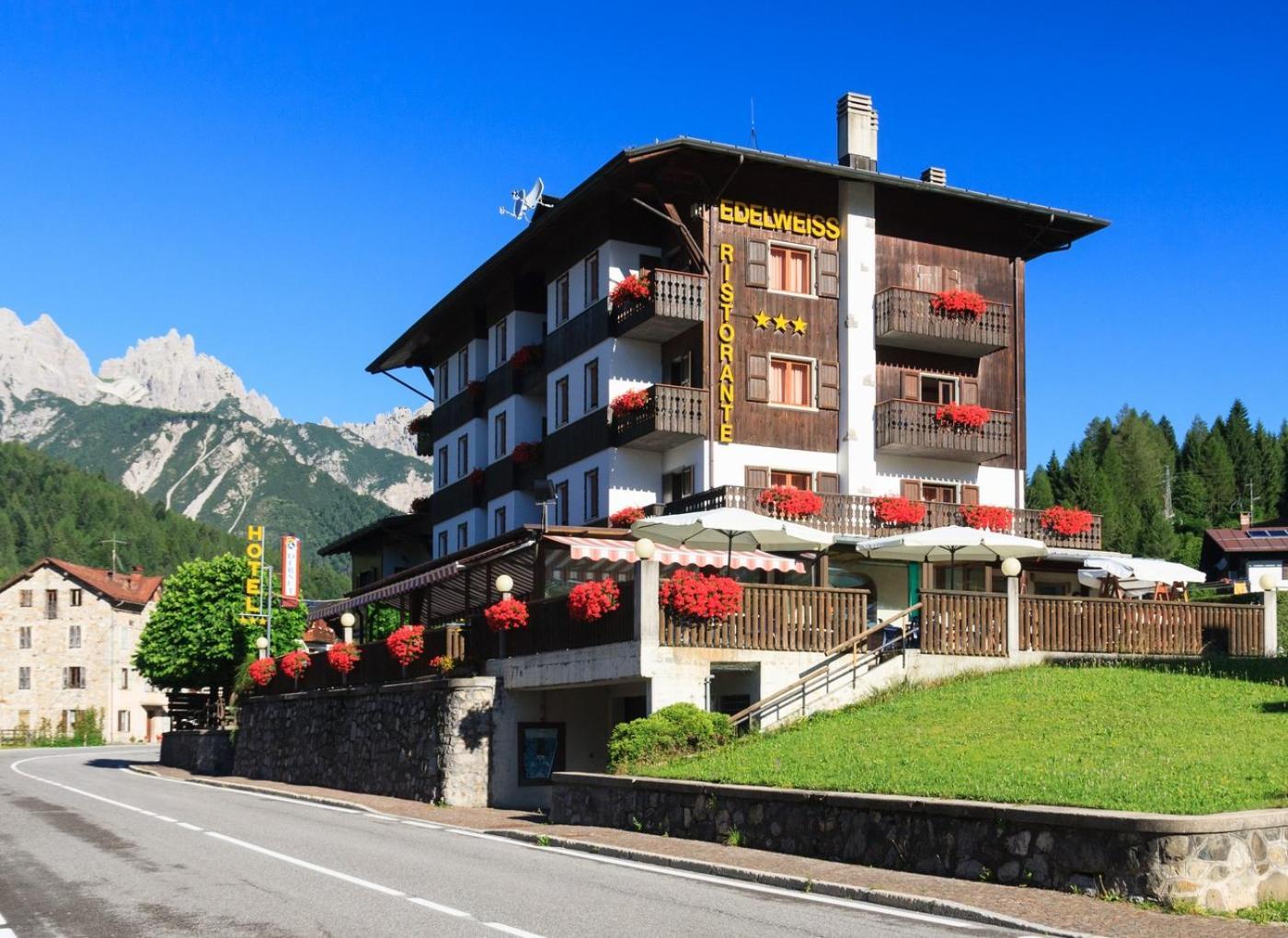Hotel Edelweiss Con Ristorante Note Di Gusto Форни-ди-Сопра Экстерьер фото