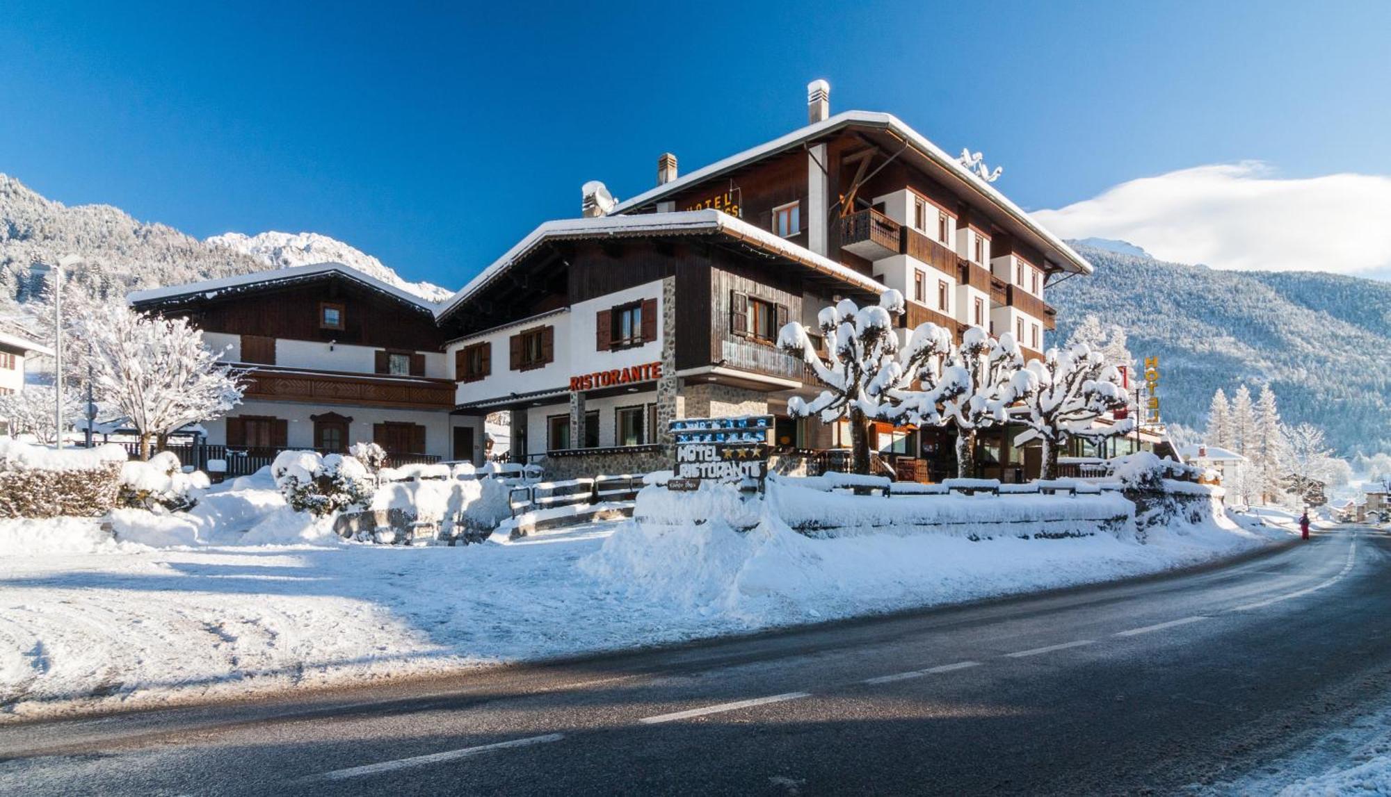 Hotel Edelweiss Con Ristorante Note Di Gusto Форни-ди-Сопра Экстерьер фото