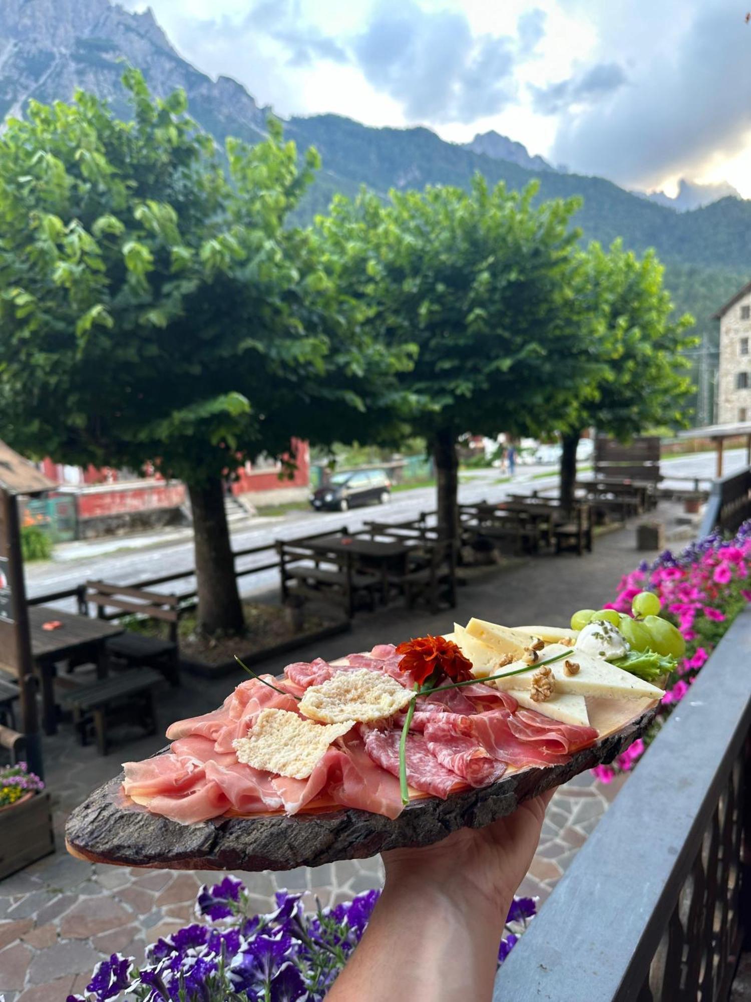 Hotel Edelweiss Con Ristorante Note Di Gusto Форни-ди-Сопра Экстерьер фото