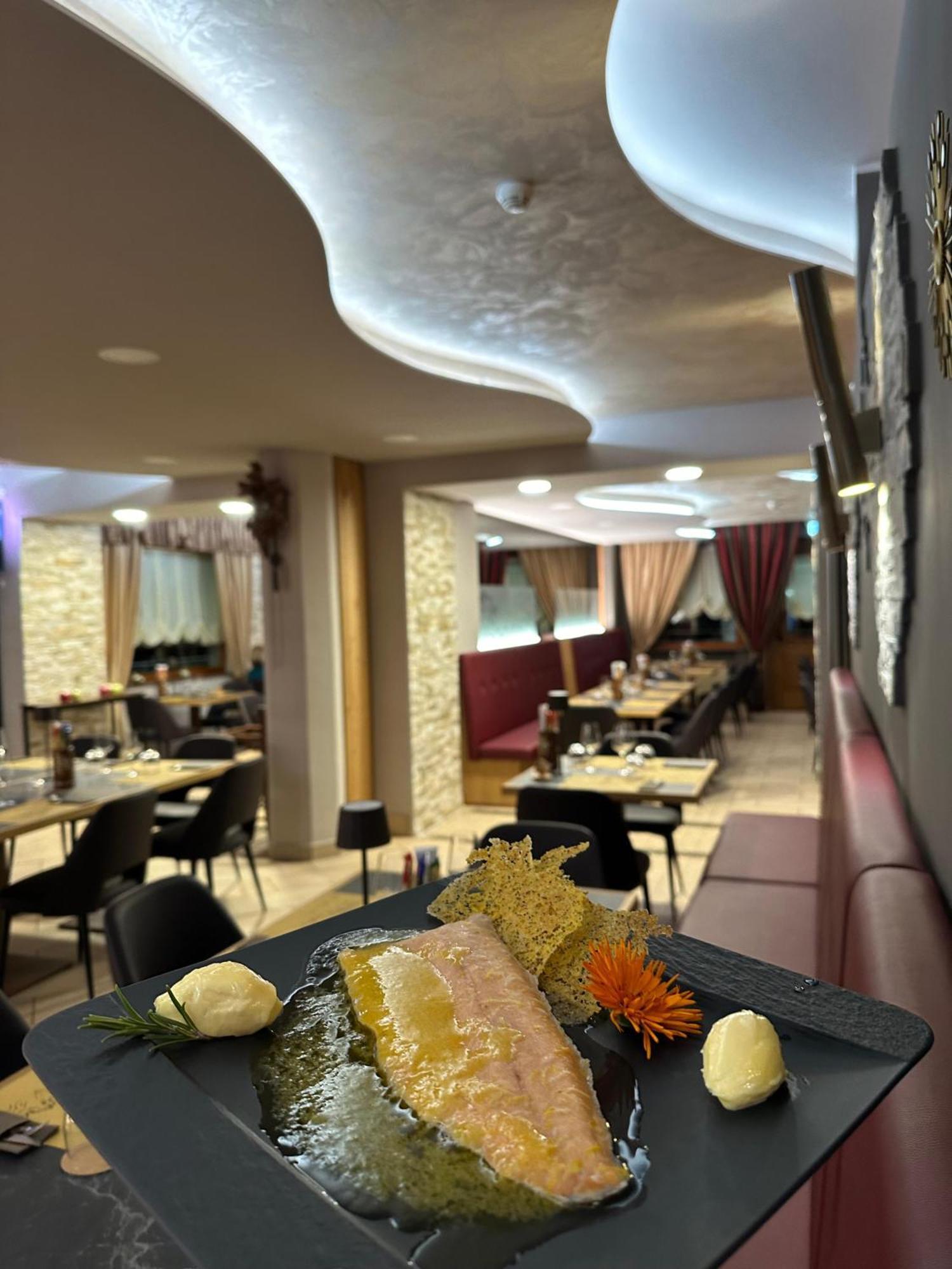 Hotel Edelweiss Con Ristorante Note Di Gusto Форни-ди-Сопра Экстерьер фото