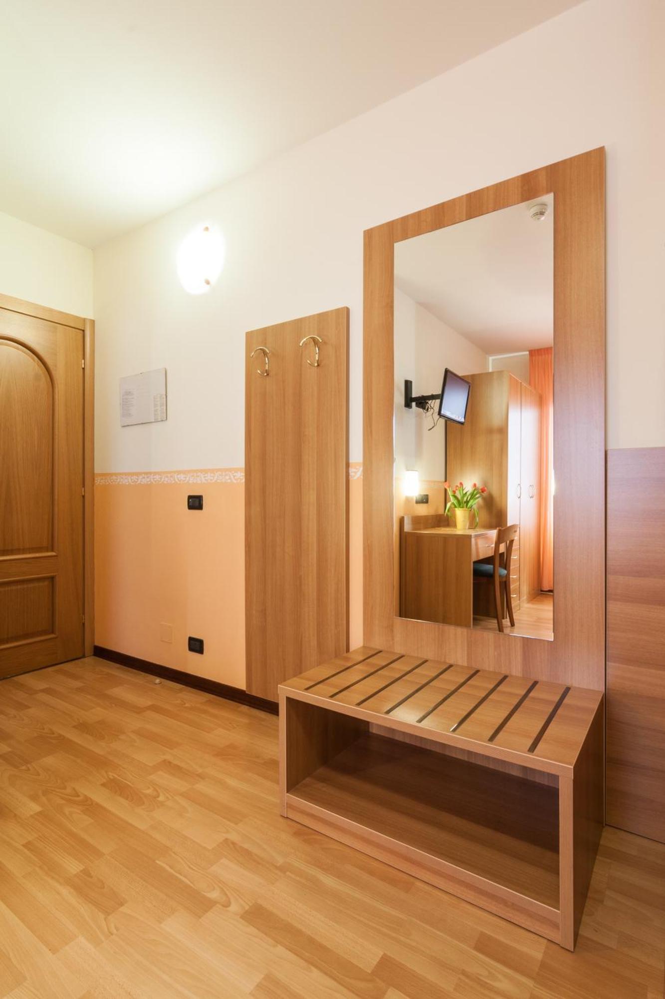 Hotel Edelweiss Con Ristorante Note Di Gusto Форни-ди-Сопра Экстерьер фото
