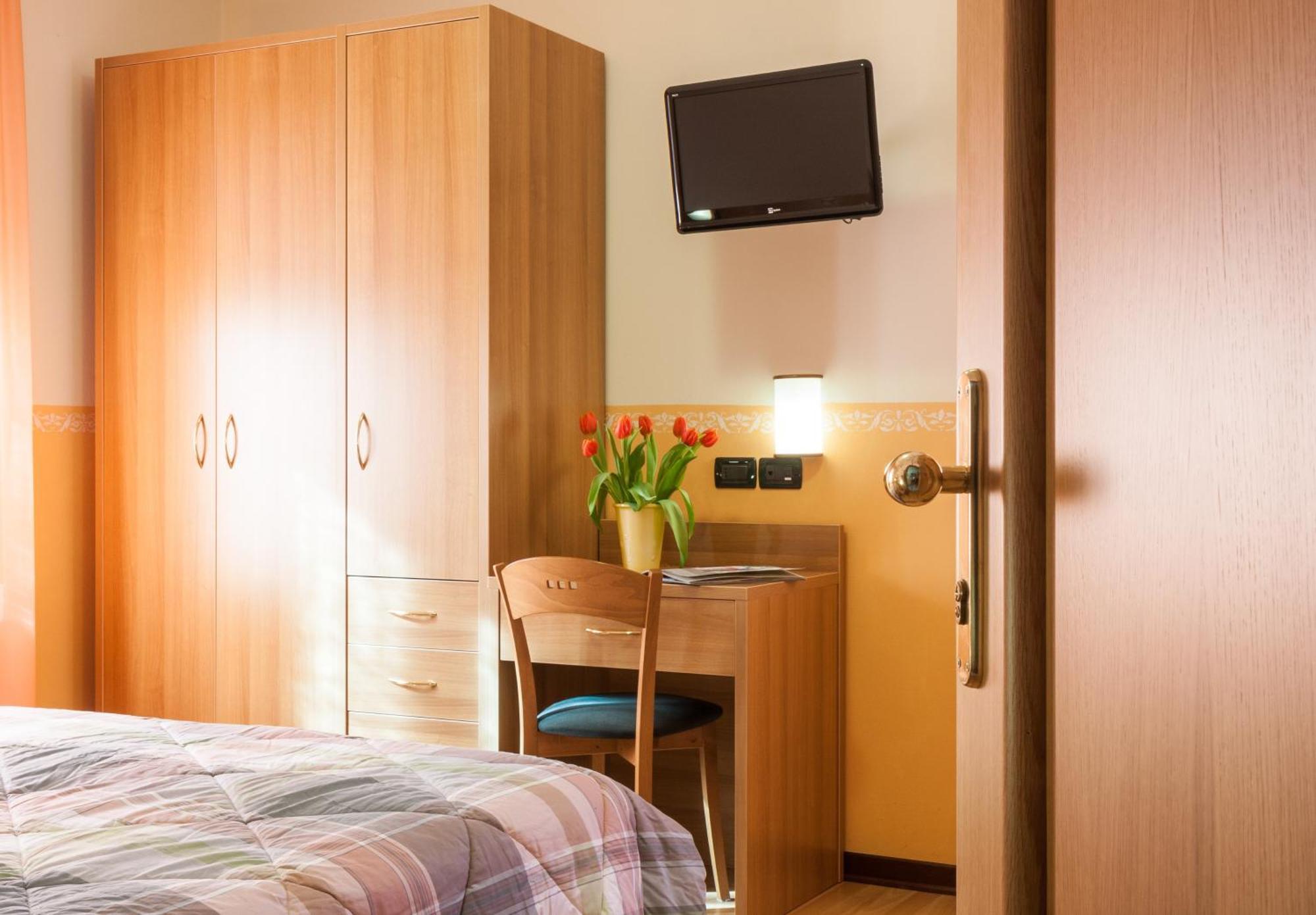 Hotel Edelweiss Con Ristorante Note Di Gusto Форни-ди-Сопра Экстерьер фото